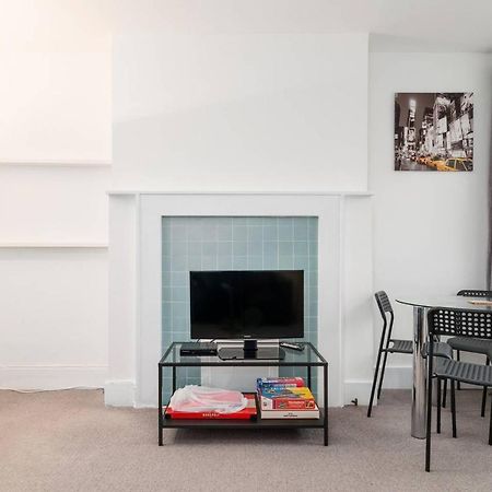 Guestready - Modern 2-Bed For 4 In Golders Green! 런던 외부 사진